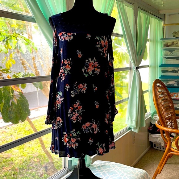 Long sleeve off Shoulder Dress - Picture 1 of 2